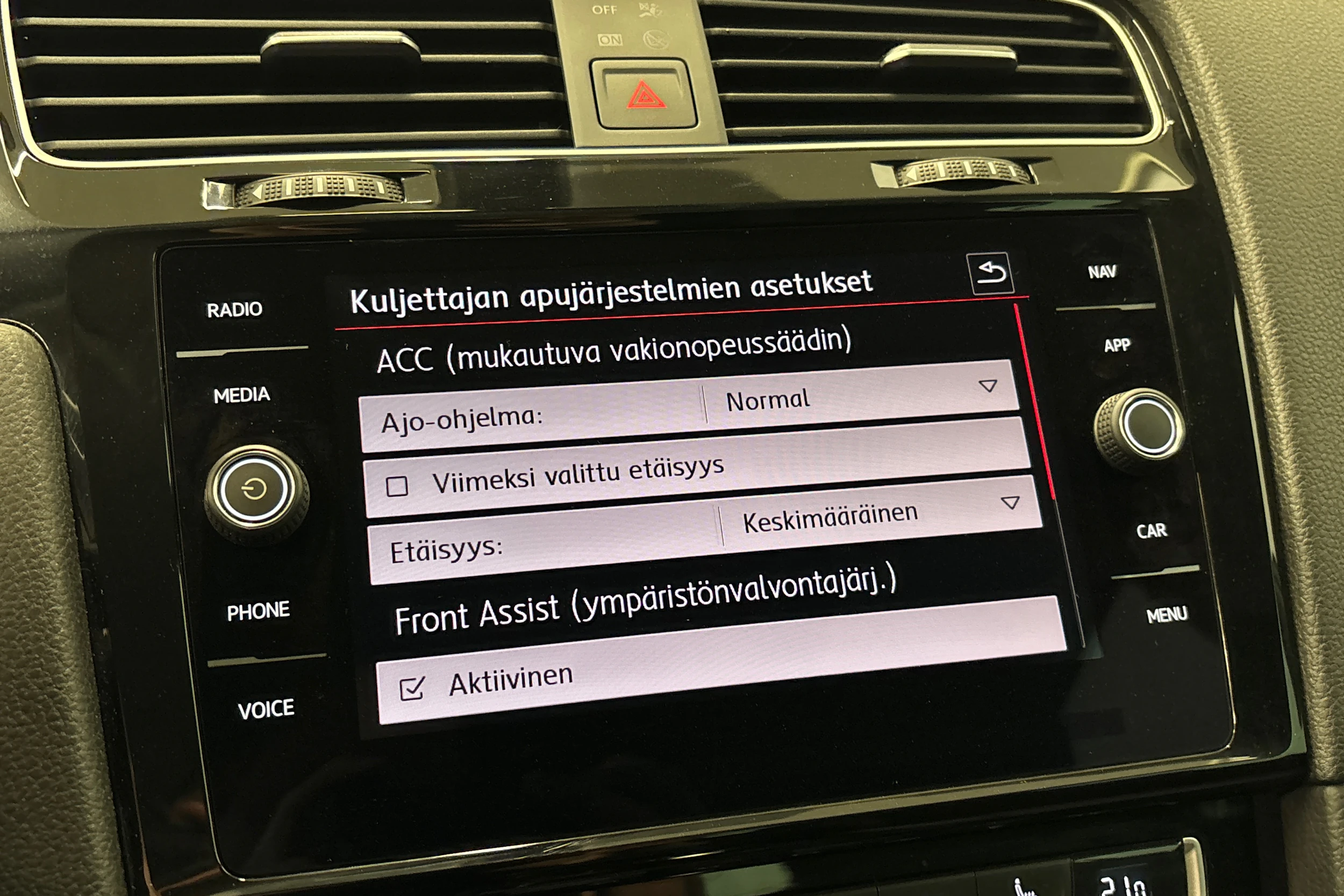 harmaa Volkswagen Golf 2020 kuva 21.