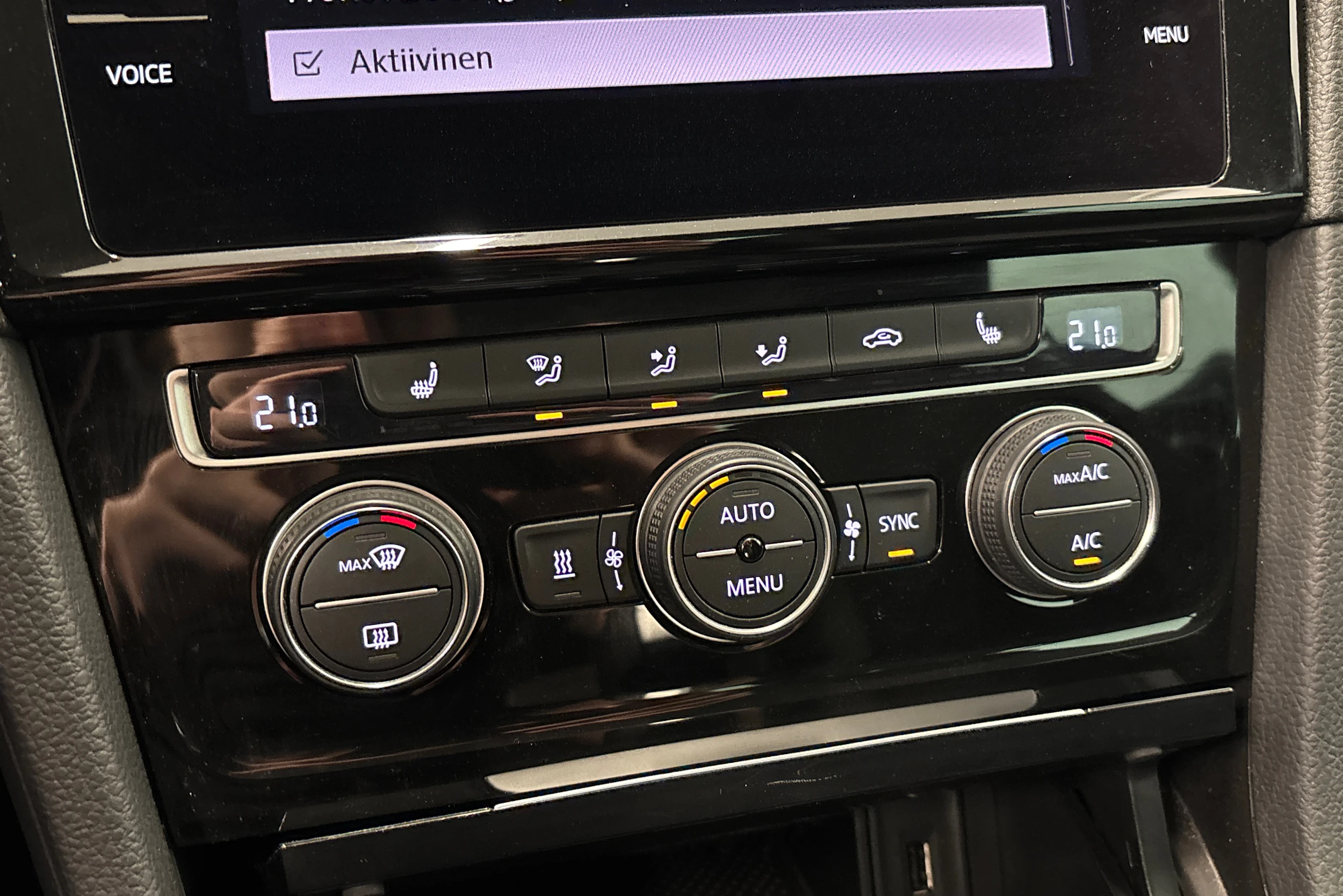 harmaa Volkswagen Golf 2020 kuva 22.