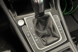harmaa Volkswagen Golf 2020 kuva 23.