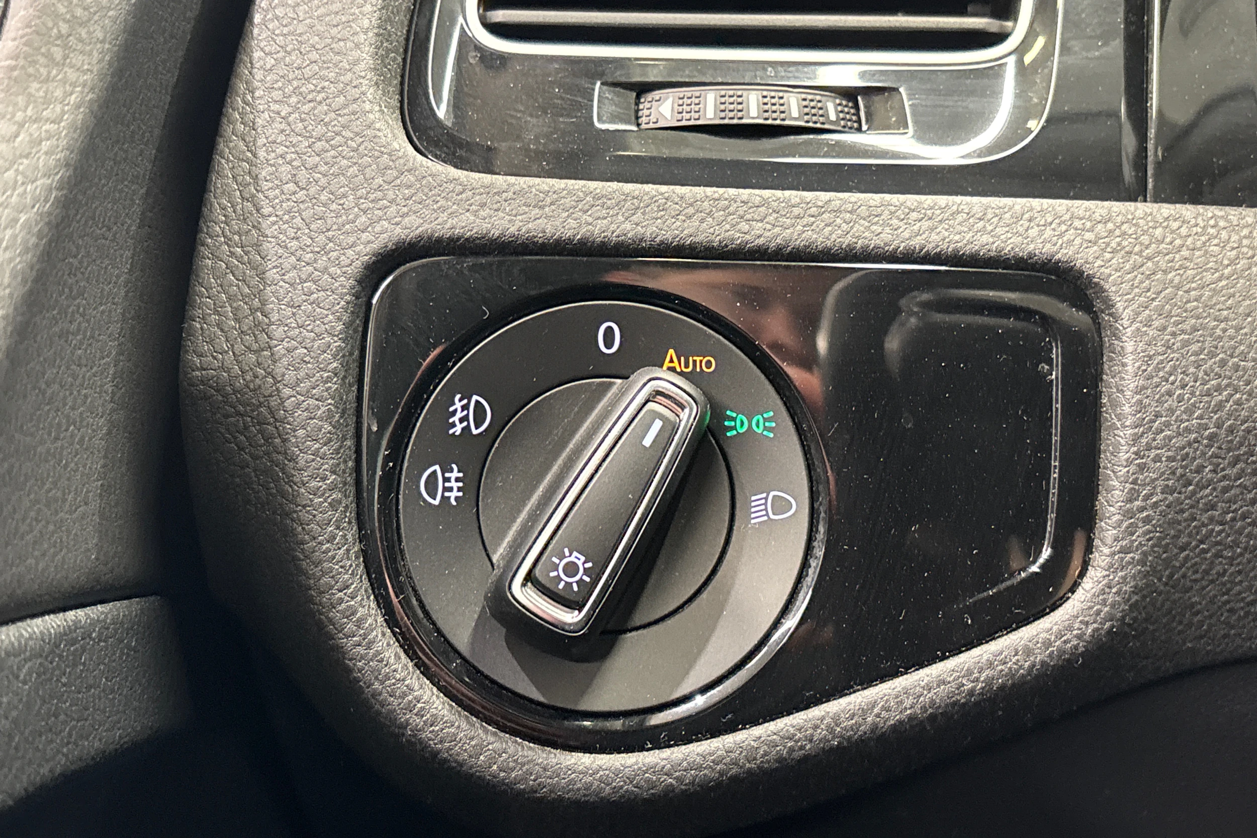 harmaa Volkswagen Golf 2020 kuva 25.