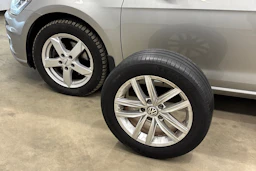 harmaa Volkswagen Golf 2020 kuva 30.