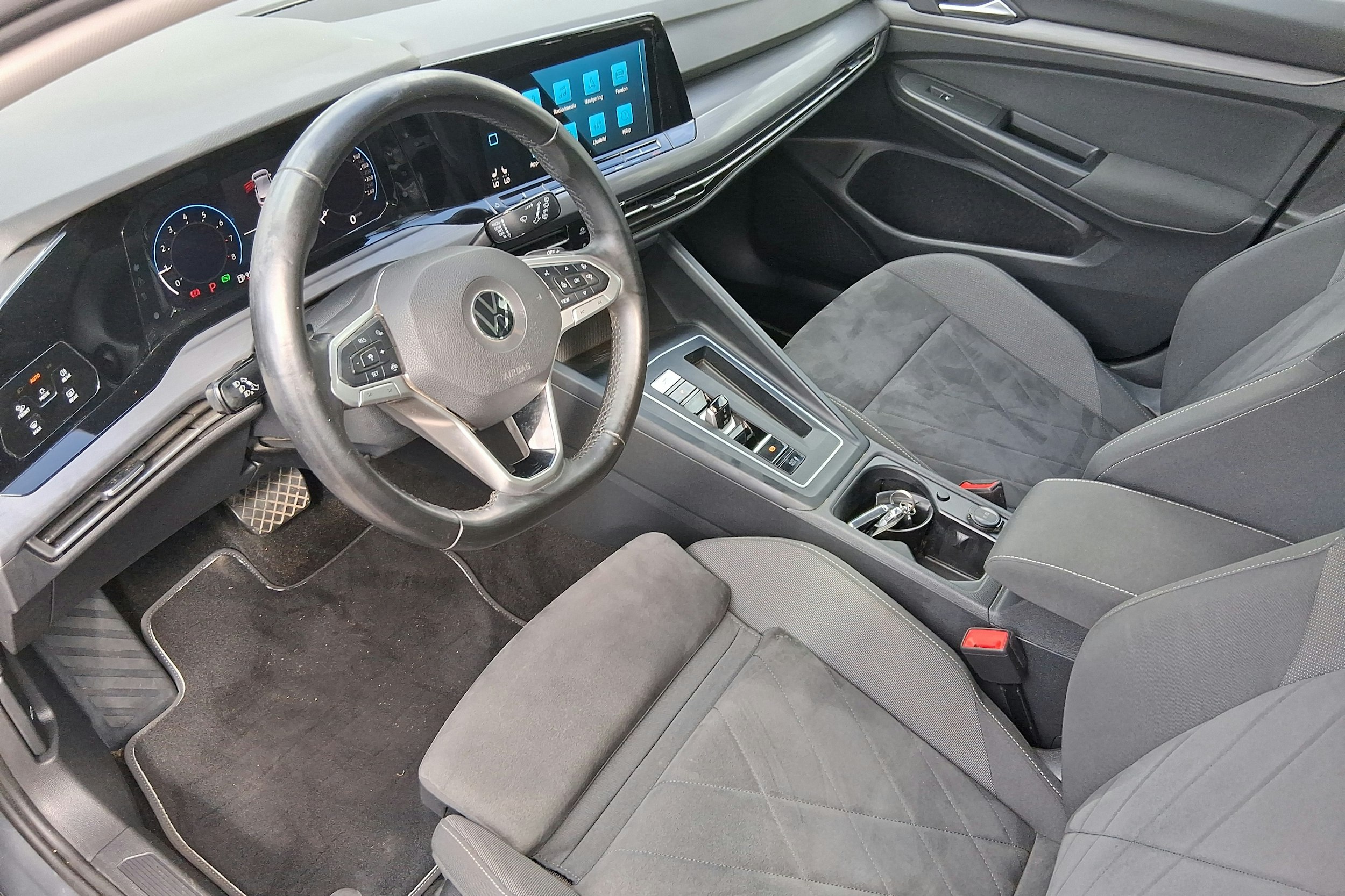 harmaa Volkswagen Golf 2020 kuva 6.