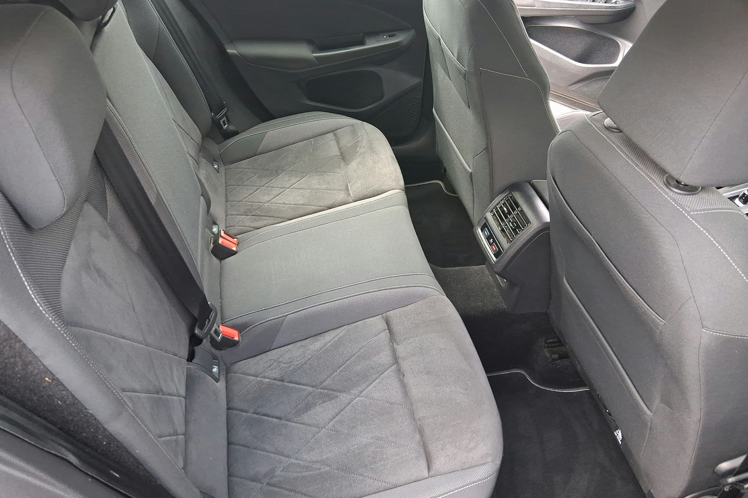 harmaa Volkswagen Golf 2020 kuva 8.