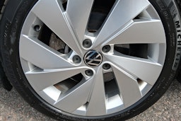 harmaa Volkswagen Golf 2020 kuva 9.