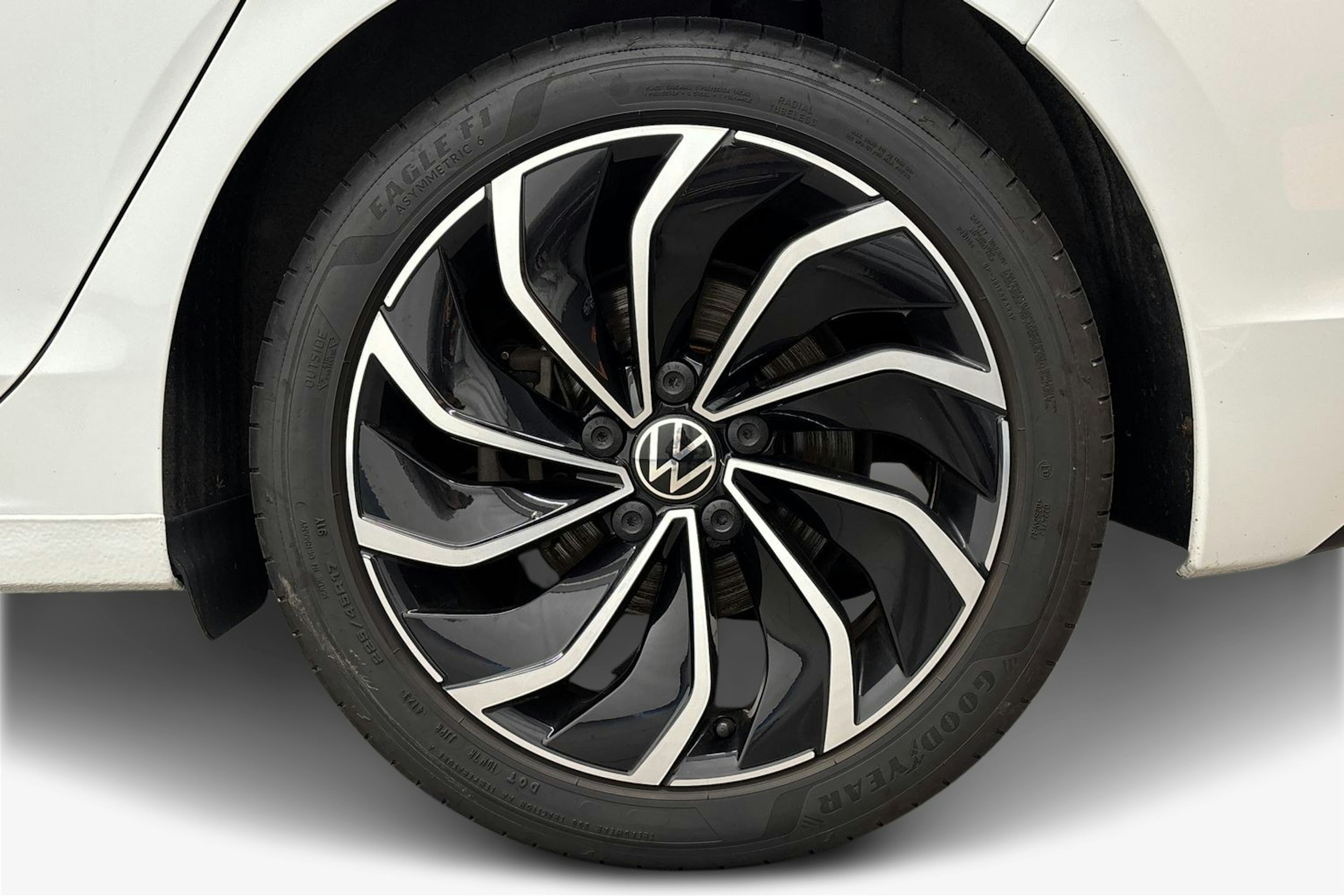 valkoinen Volkswagen Golf 2020 kuva 11.