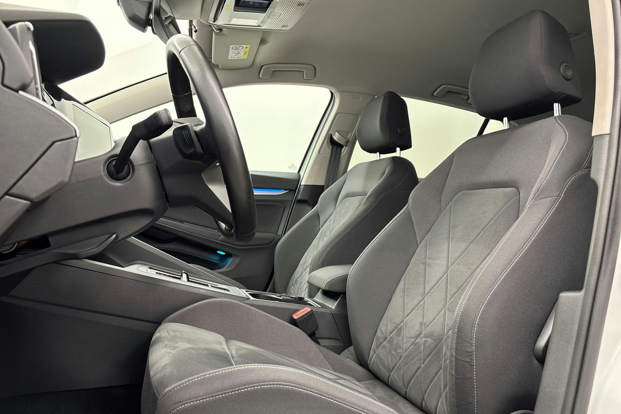 valkoinen Volkswagen Golf 2020 kuva 14.