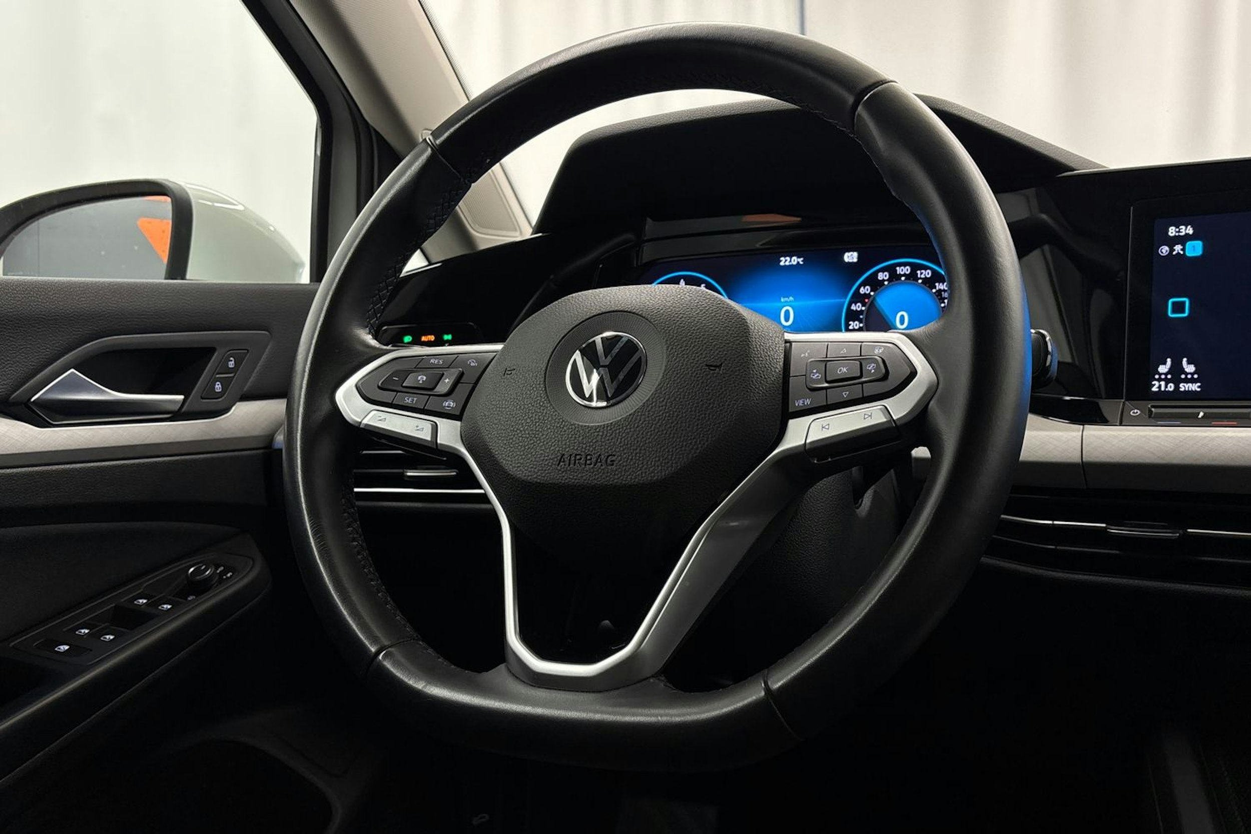 valkoinen Volkswagen Golf 2020 kuva 15.