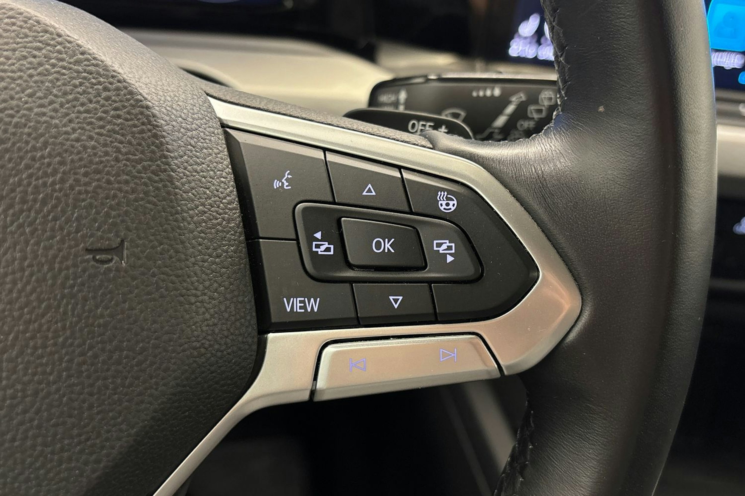 valkoinen Volkswagen Golf 2020 kuva 17.