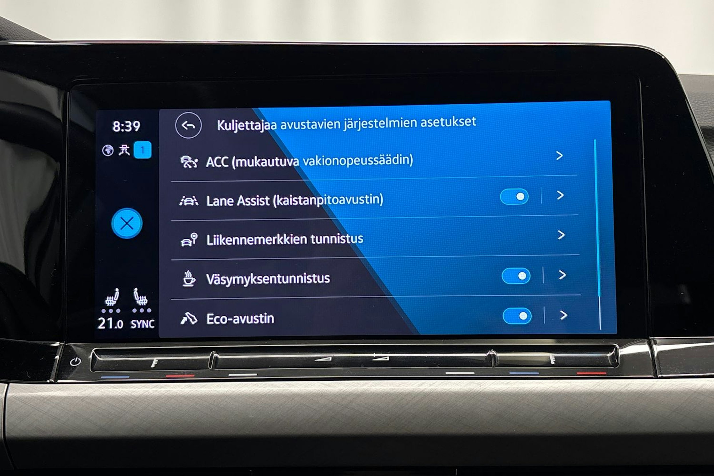 valkoinen Volkswagen Golf 2020 kuva 23.