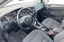valkoinen Volkswagen Golf 2020 kuva 3.