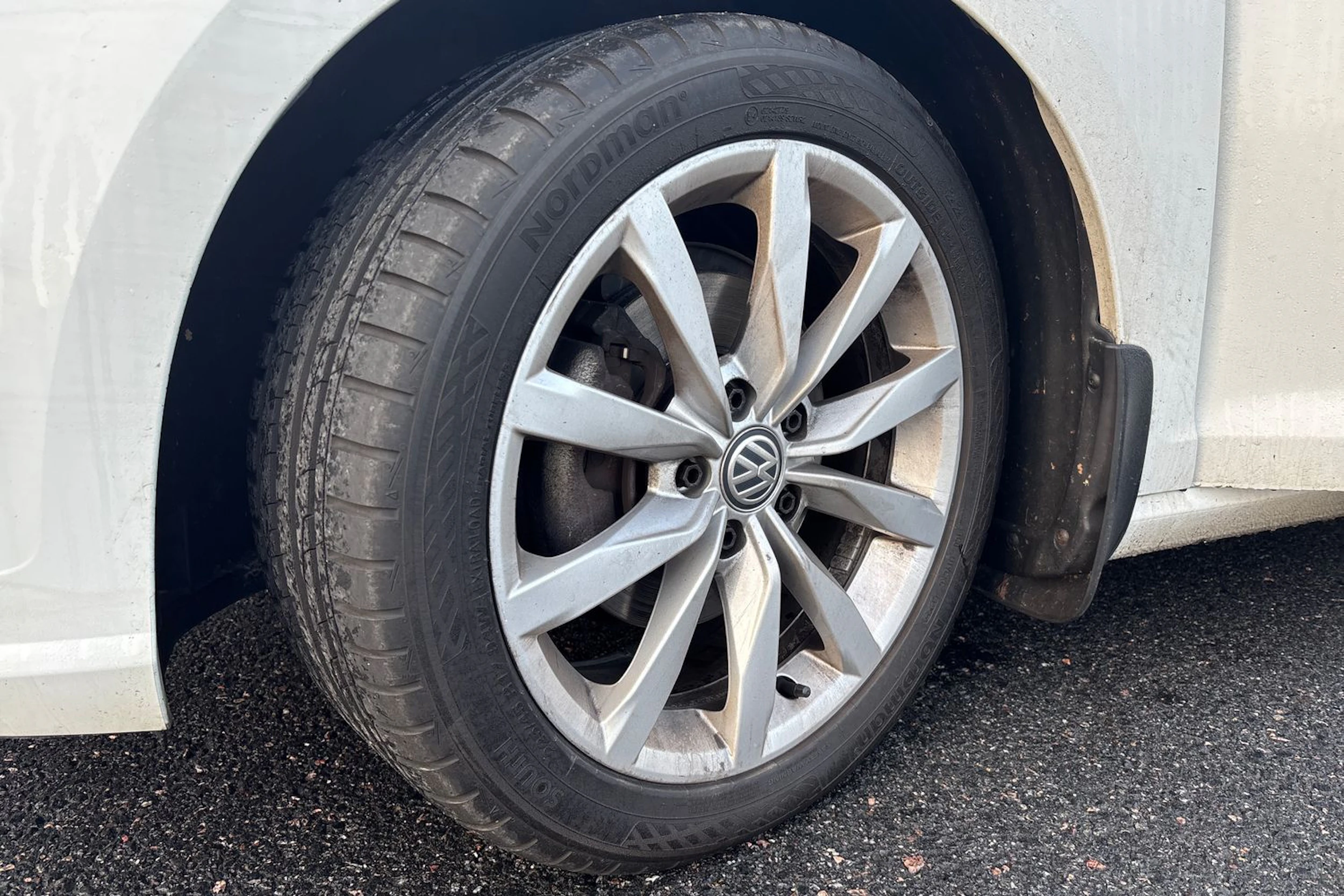 valkoinen Volkswagen Golf 2020 kuva 4.