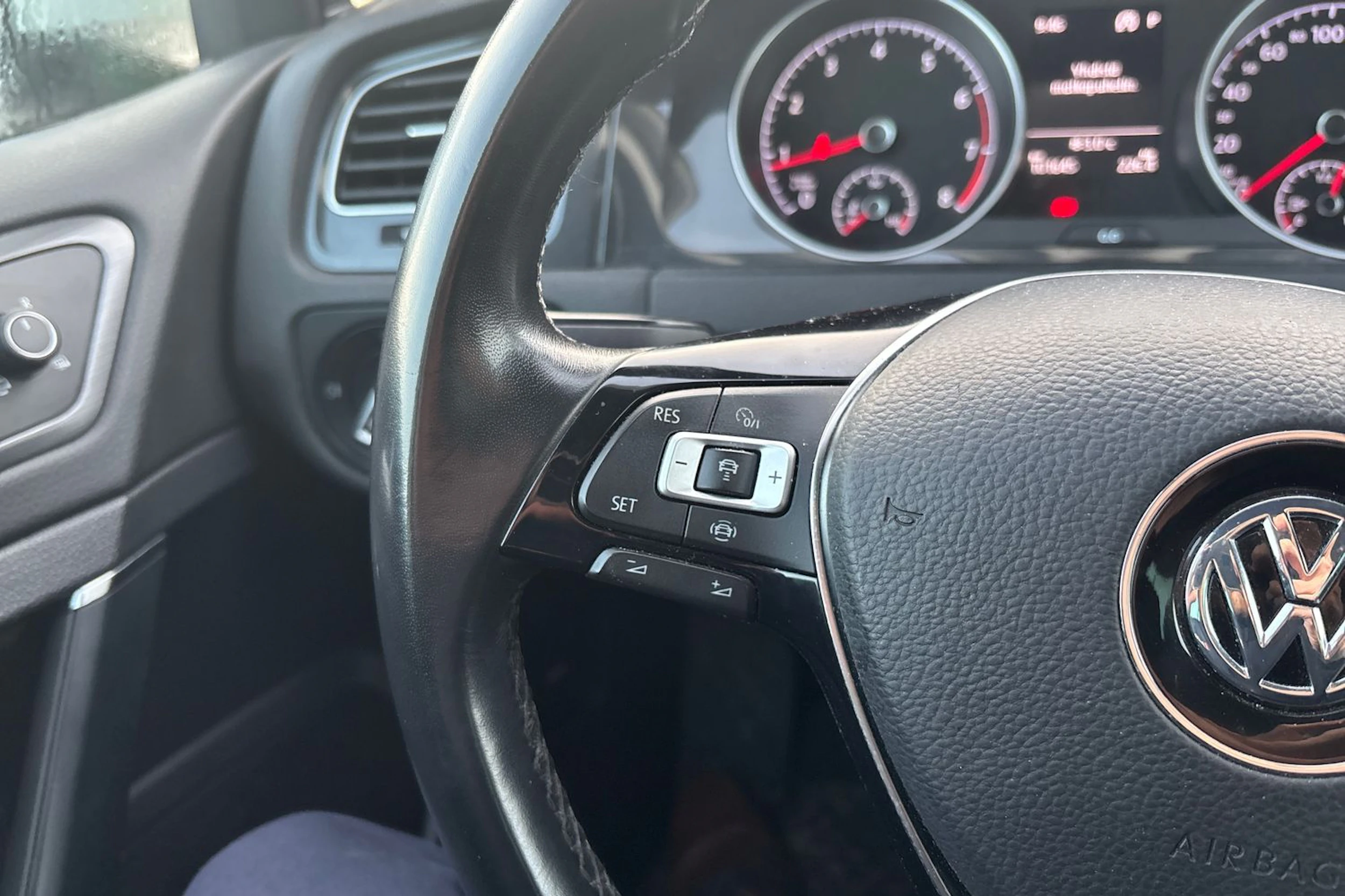 valkoinen Volkswagen Golf 2020 kuva 9.