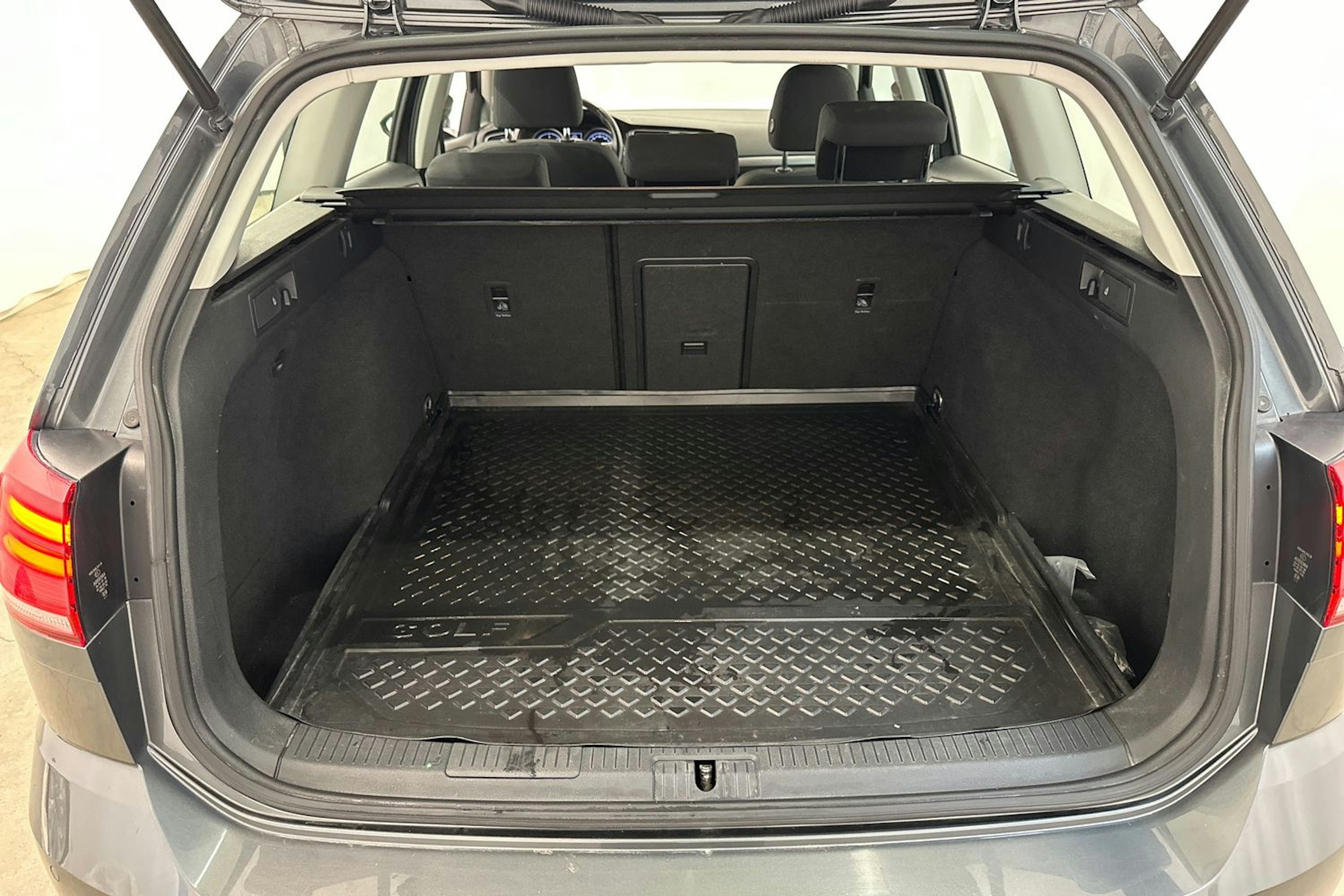 Harmaa Volkswagen GOLF 2020 kuva 27.