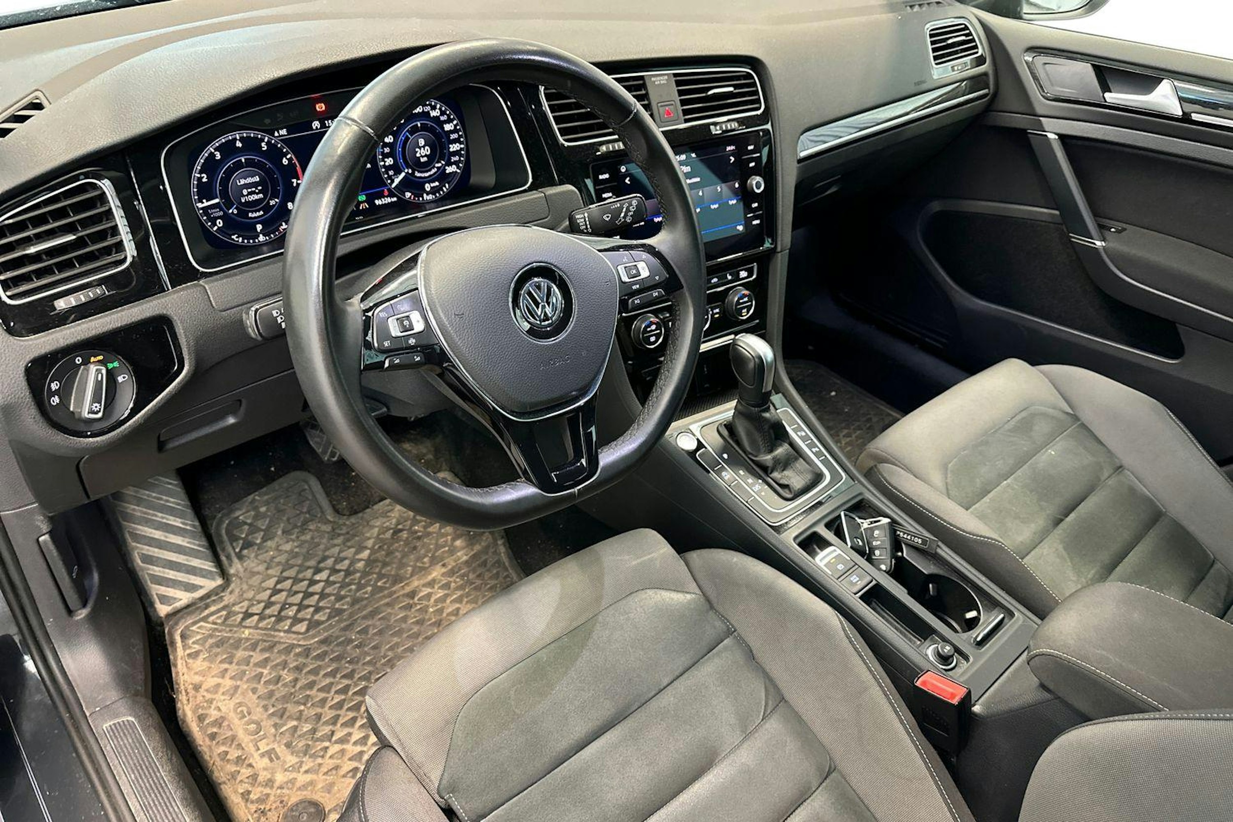 harmaa Volkswagen Golf 2020 kuva 3.