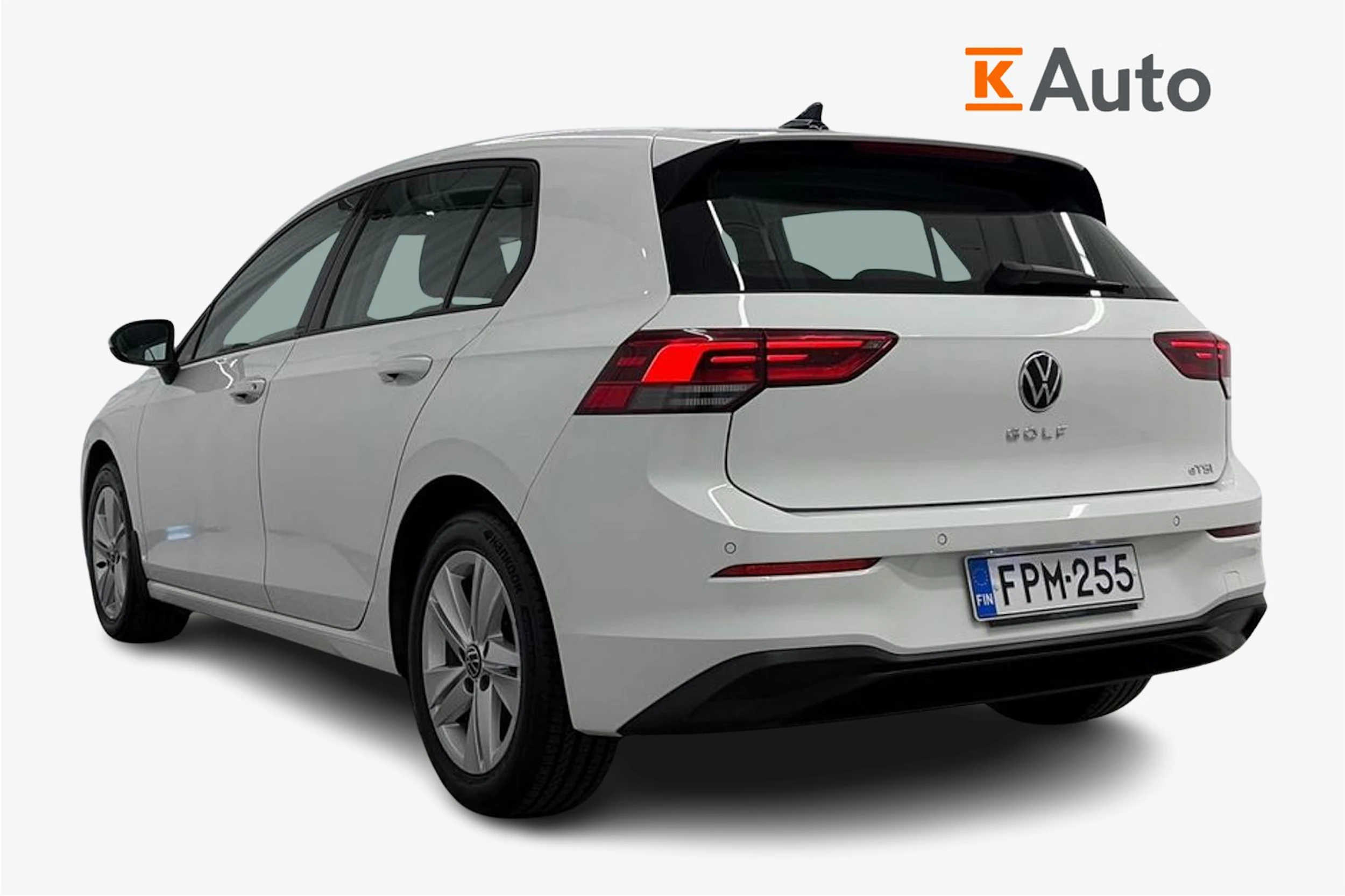 valkoinen Volkswagen Golf 2020 kuva 2.