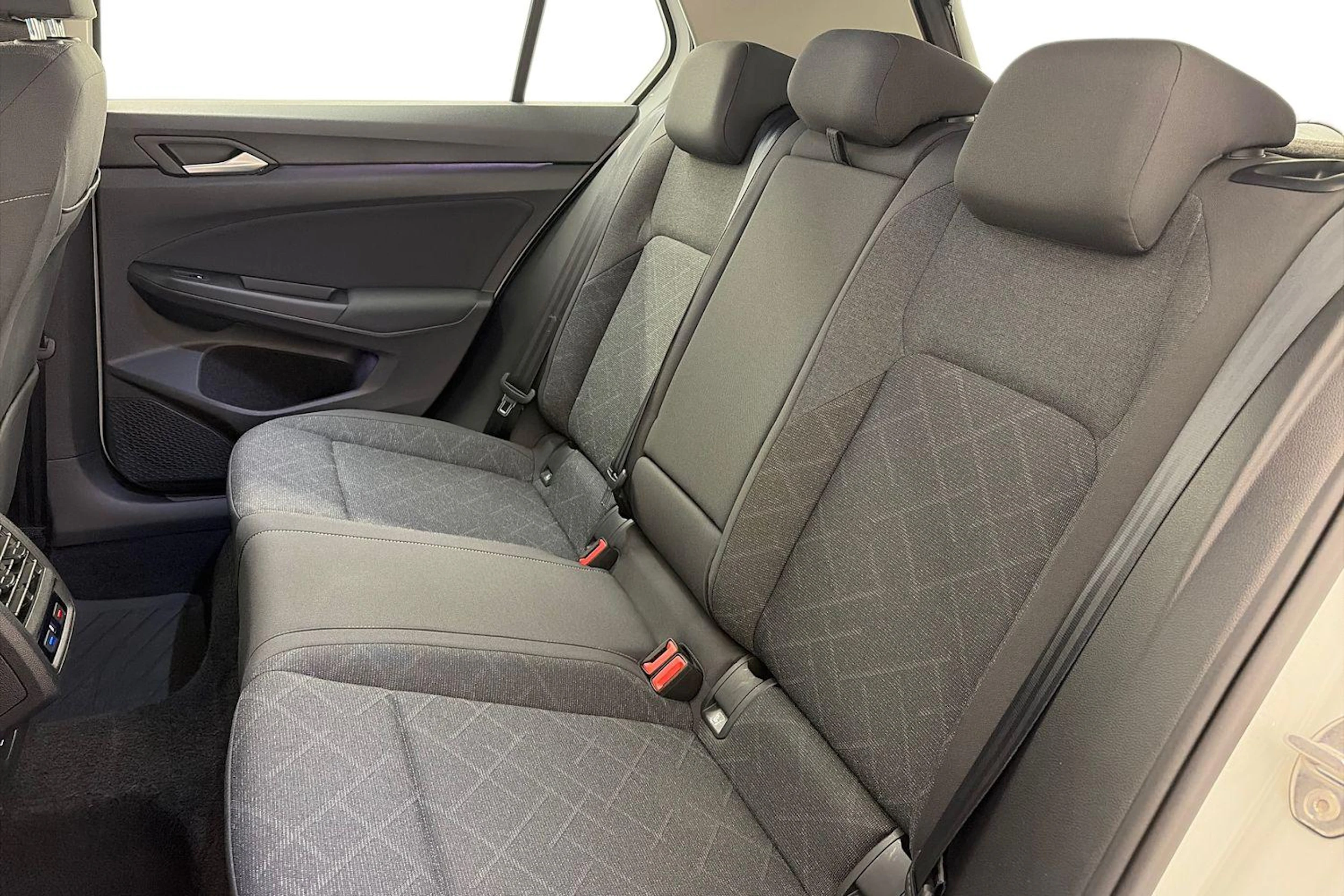 valkoinen Volkswagen Golf 2020 kuva 8.