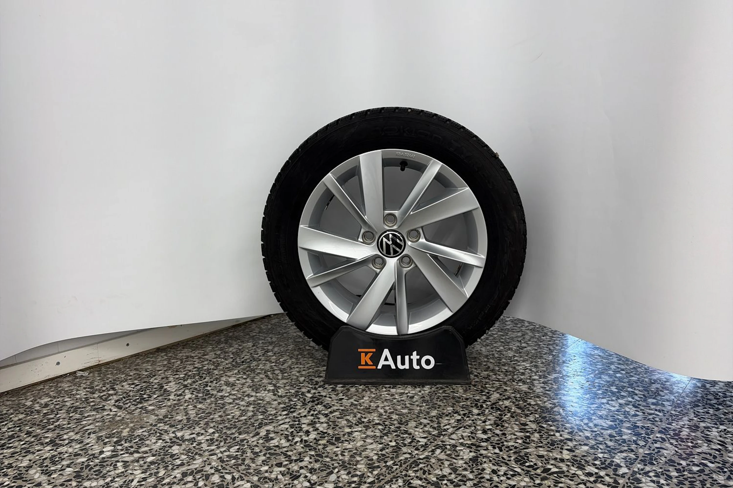 valkoinen Volkswagen Golf 2020 kuva 10.