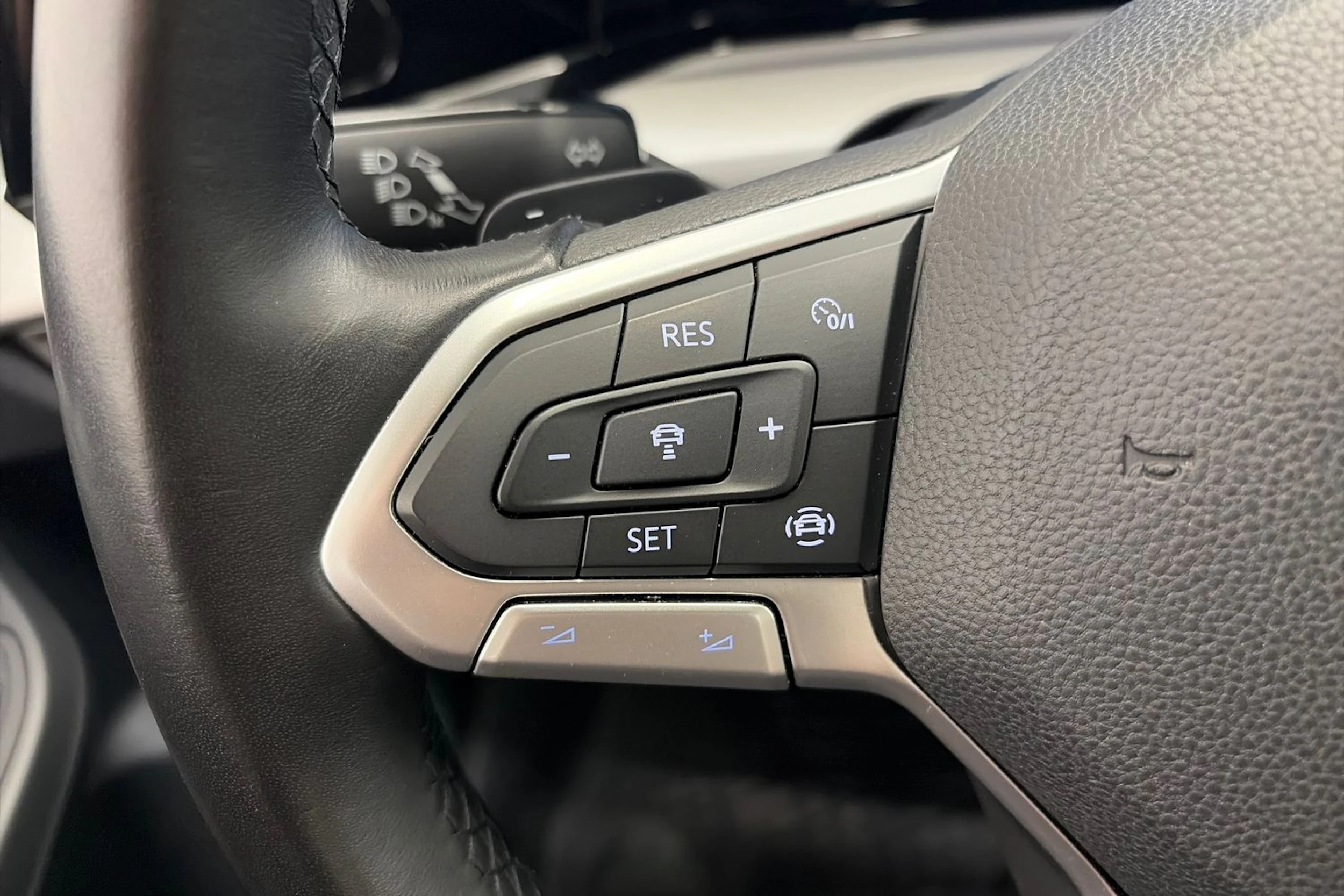 valkoinen Volkswagen Golf 2020 kuva 14.