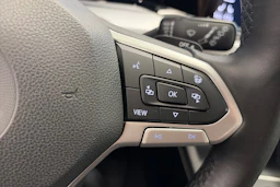 valkoinen Volkswagen Golf 2020 kuva 15.