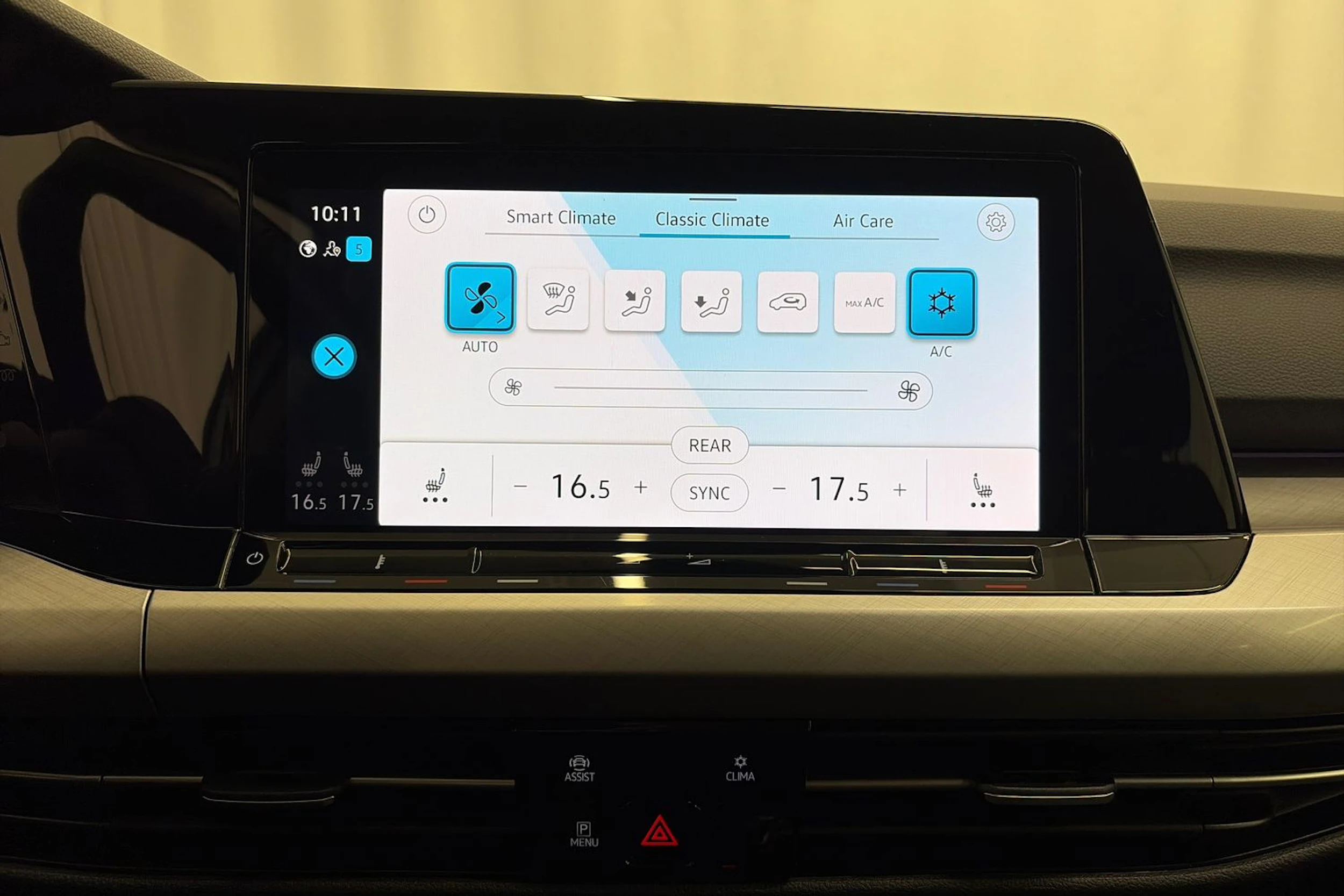 valkoinen Volkswagen Golf 2020 kuva 21.