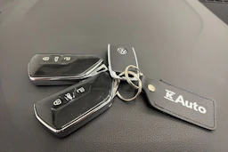 valkoinen Volkswagen Golf 2020 kuva 25.
