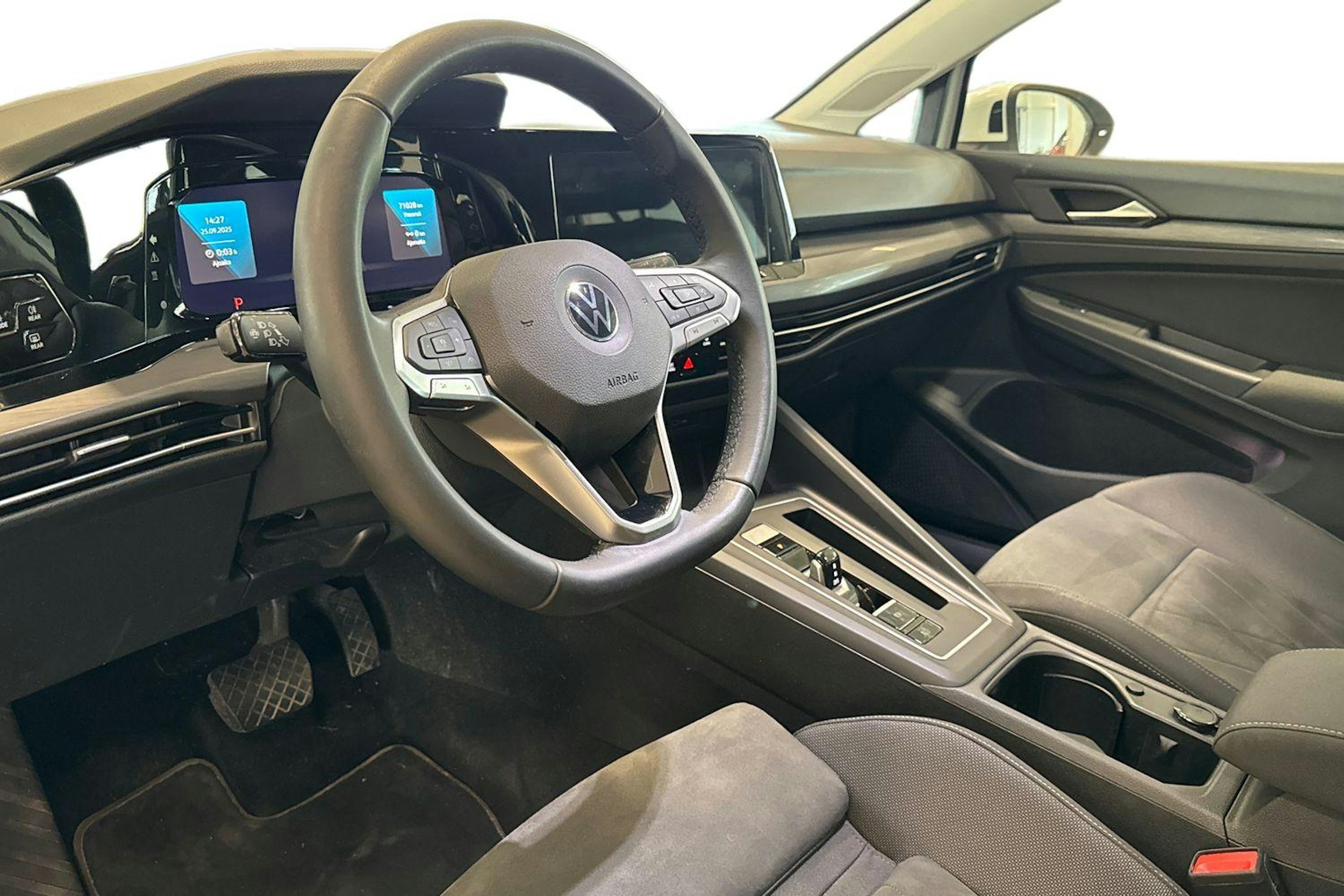 valkoinen Volkswagen Golf 2020 kuva 6.