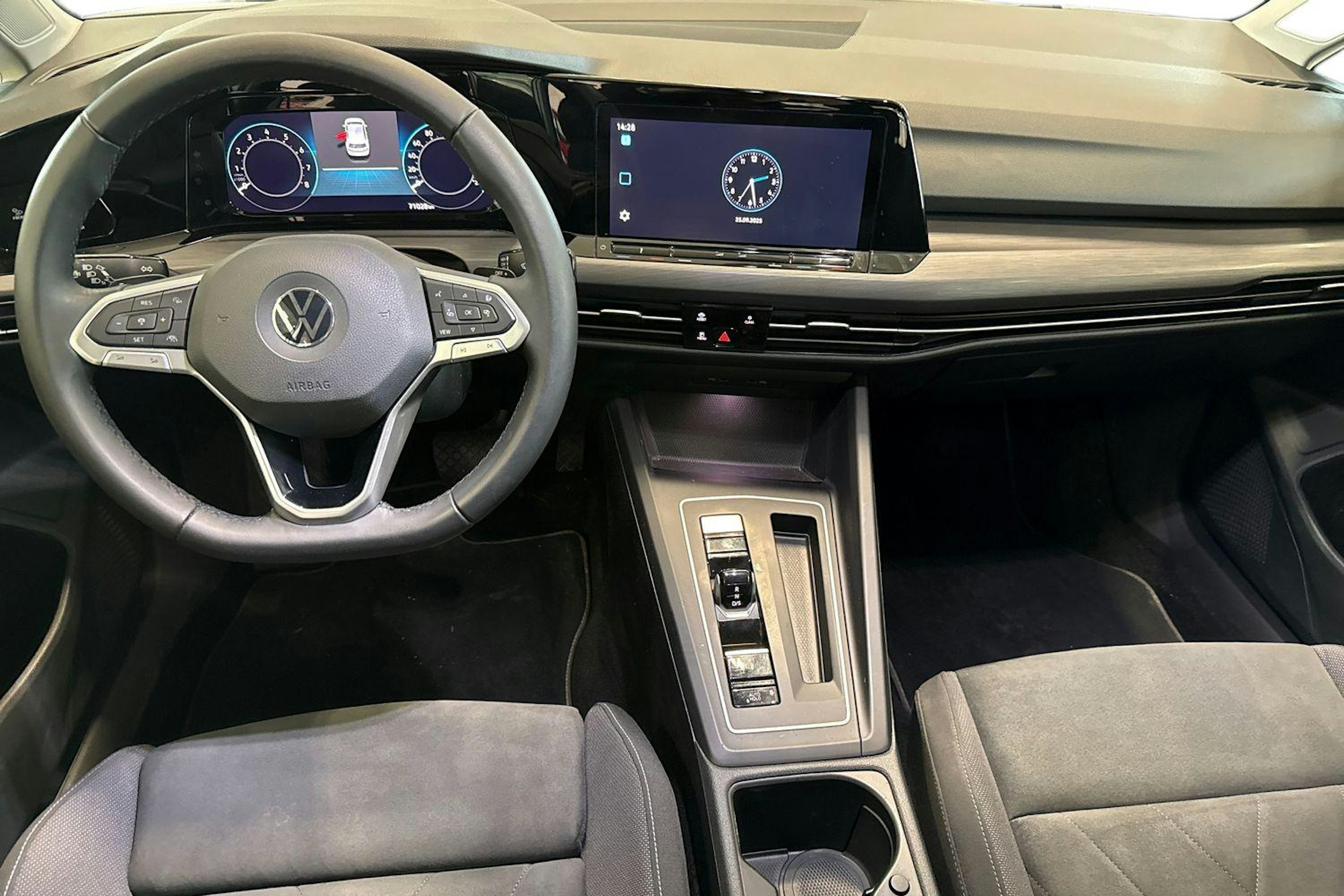 valkoinen Volkswagen Golf 2020 kuva 7.