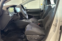 valkoinen Volkswagen Golf 2020 kuva 13.