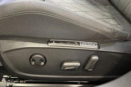 valkoinen Volkswagen Golf 2020 kuva 14.