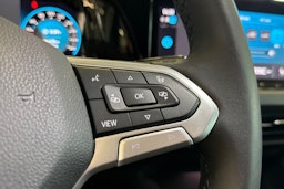 valkoinen Volkswagen Golf 2020 kuva 17.