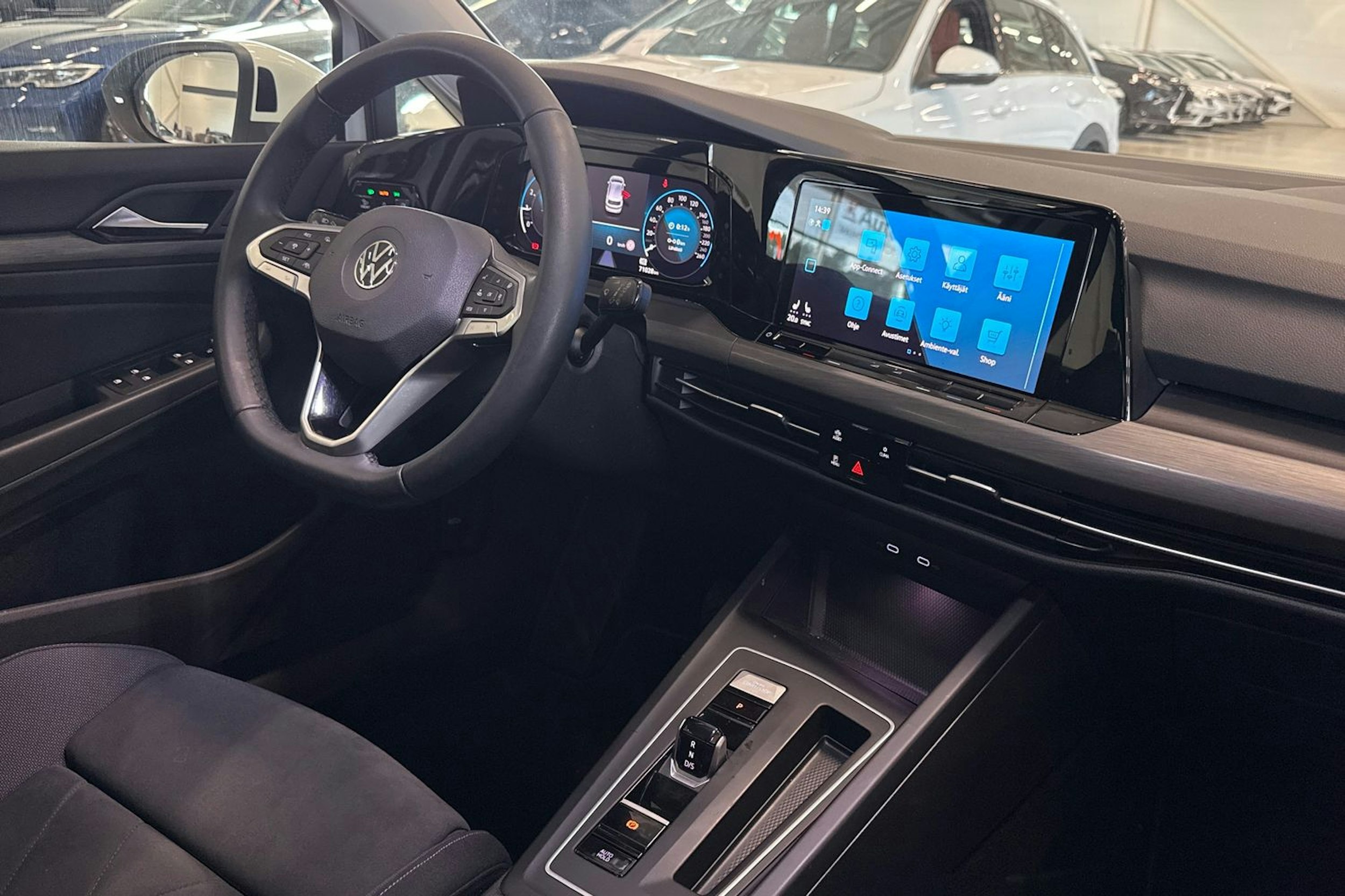valkoinen Volkswagen Golf 2020 kuva 23.