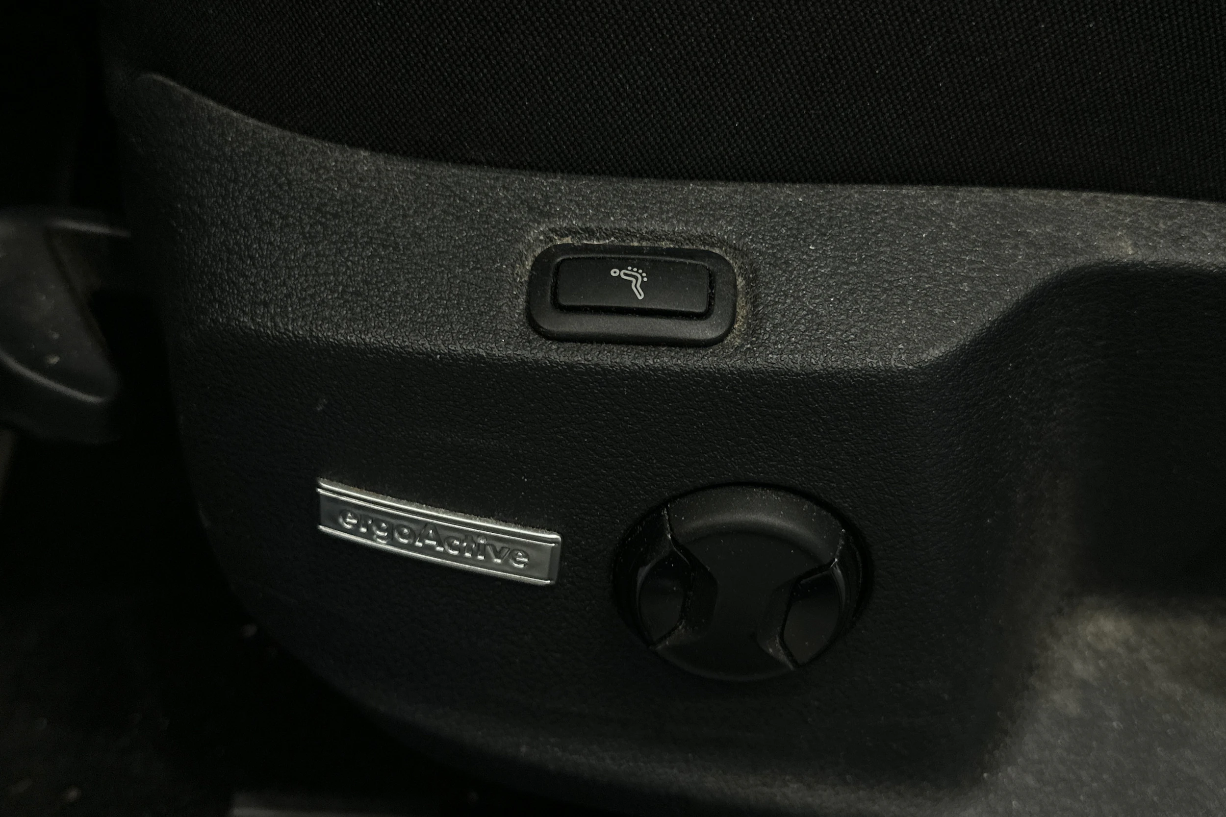 musta Volkswagen Golf 2020 kuva 4.