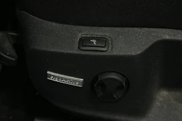 musta Volkswagen Golf 2020 kuva 4.