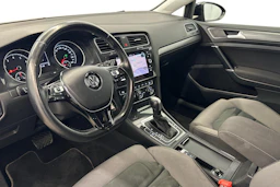 musta Volkswagen Golf 2020 kuva 8.
