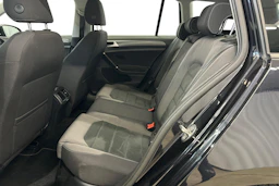 musta Volkswagen Golf 2020 kuva 11.