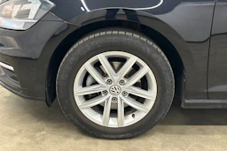 musta Volkswagen Golf 2020 kuva 16.
