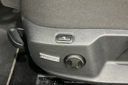 musta Volkswagen Golf 2020 kuva 18.