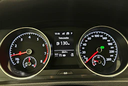 musta Volkswagen Golf 2020 kuva 20.