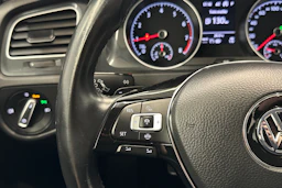 musta Volkswagen Golf 2020 kuva 21.