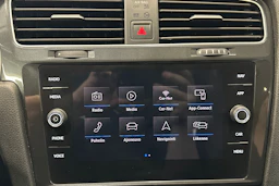 musta Volkswagen Golf 2020 kuva 26.