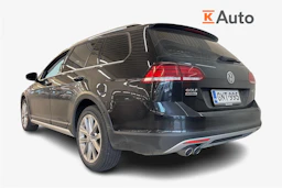 musta Volkswagen Golf 2020 kuva 2.