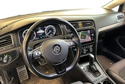 musta Volkswagen Golf 2020 kuva 3.