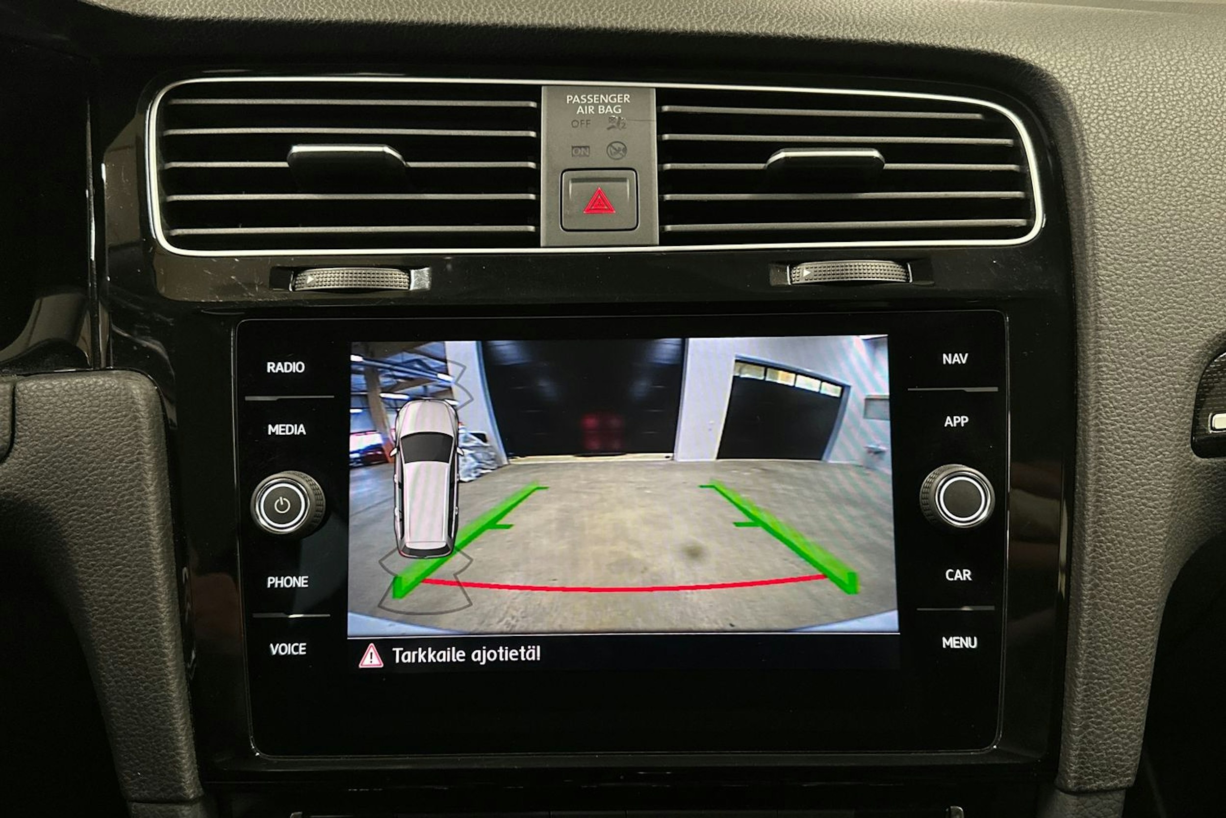 valkoinen Volkswagen Golf 2020 kuva 16.