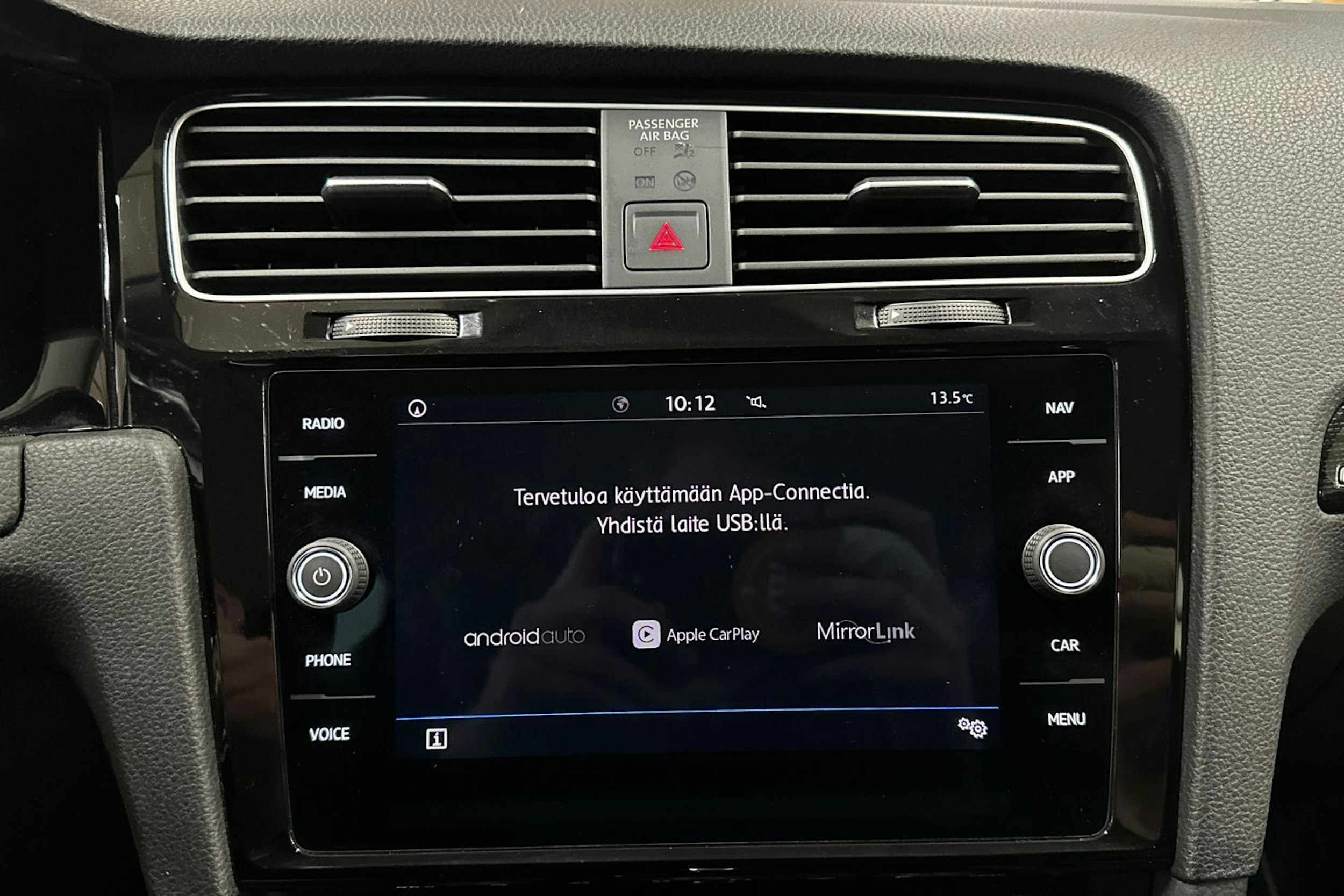 valkoinen Volkswagen Golf 2020 kuva 17.