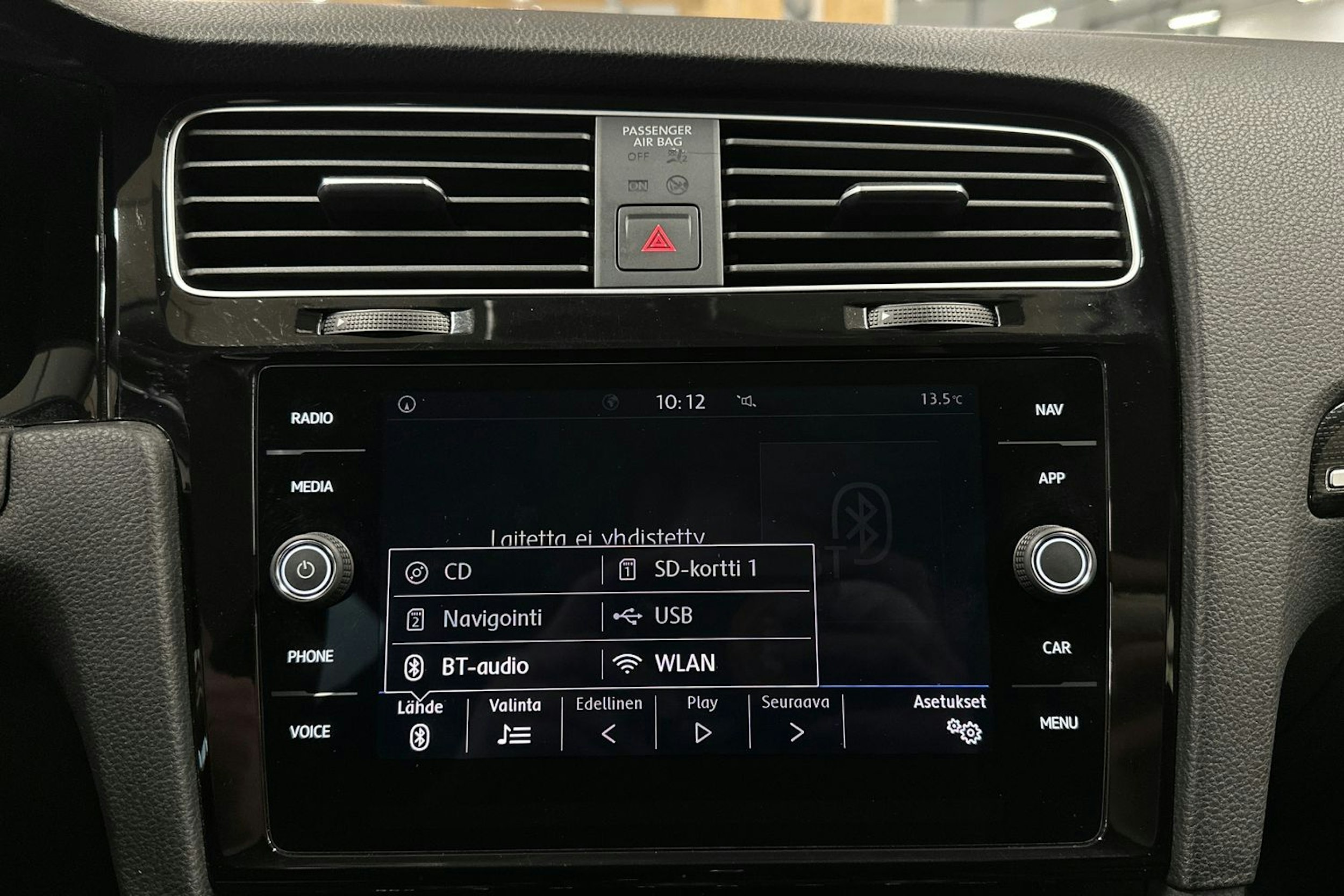 valkoinen Volkswagen Golf 2020 kuva 19.