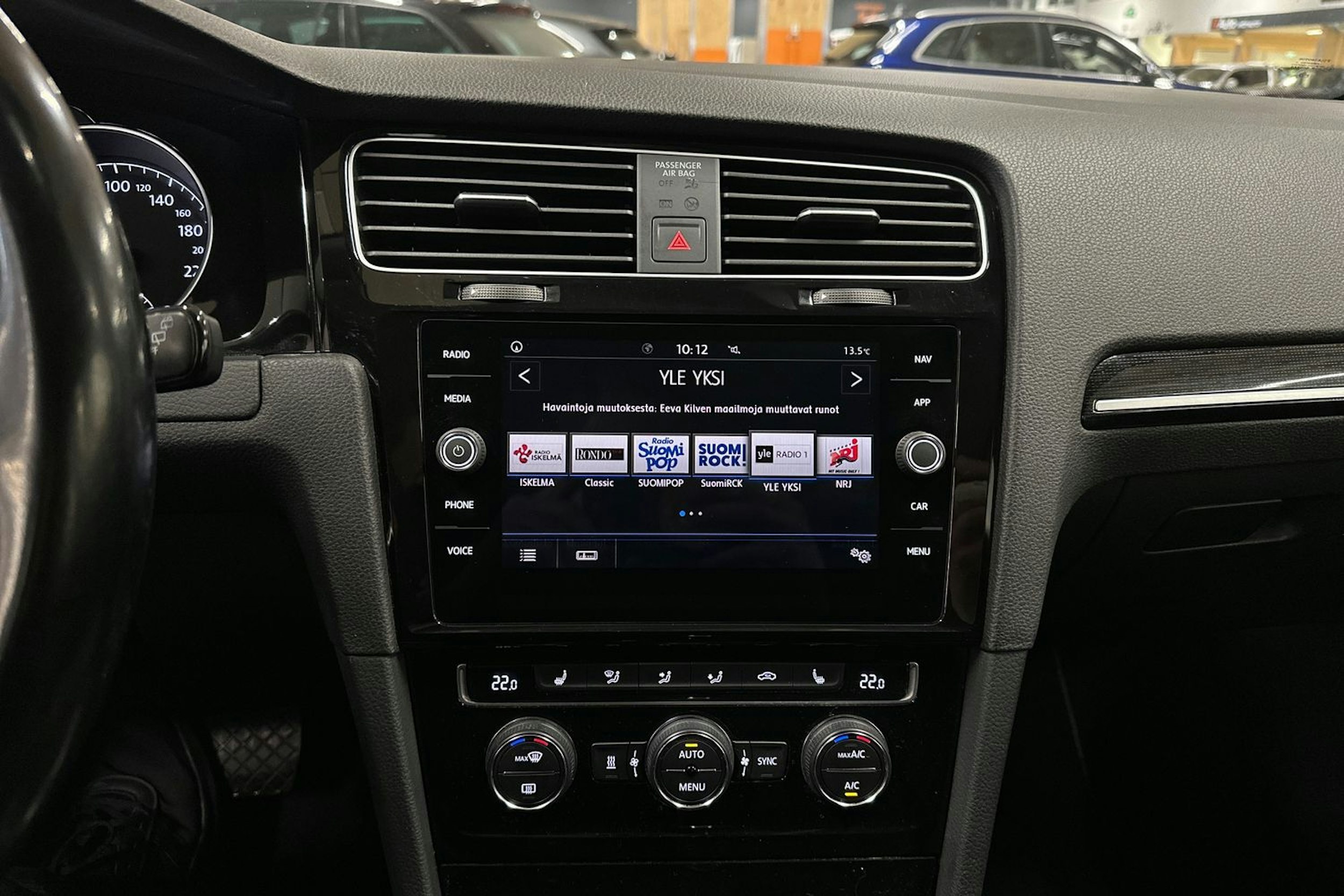 valkoinen Volkswagen Golf 2020 kuva 20.