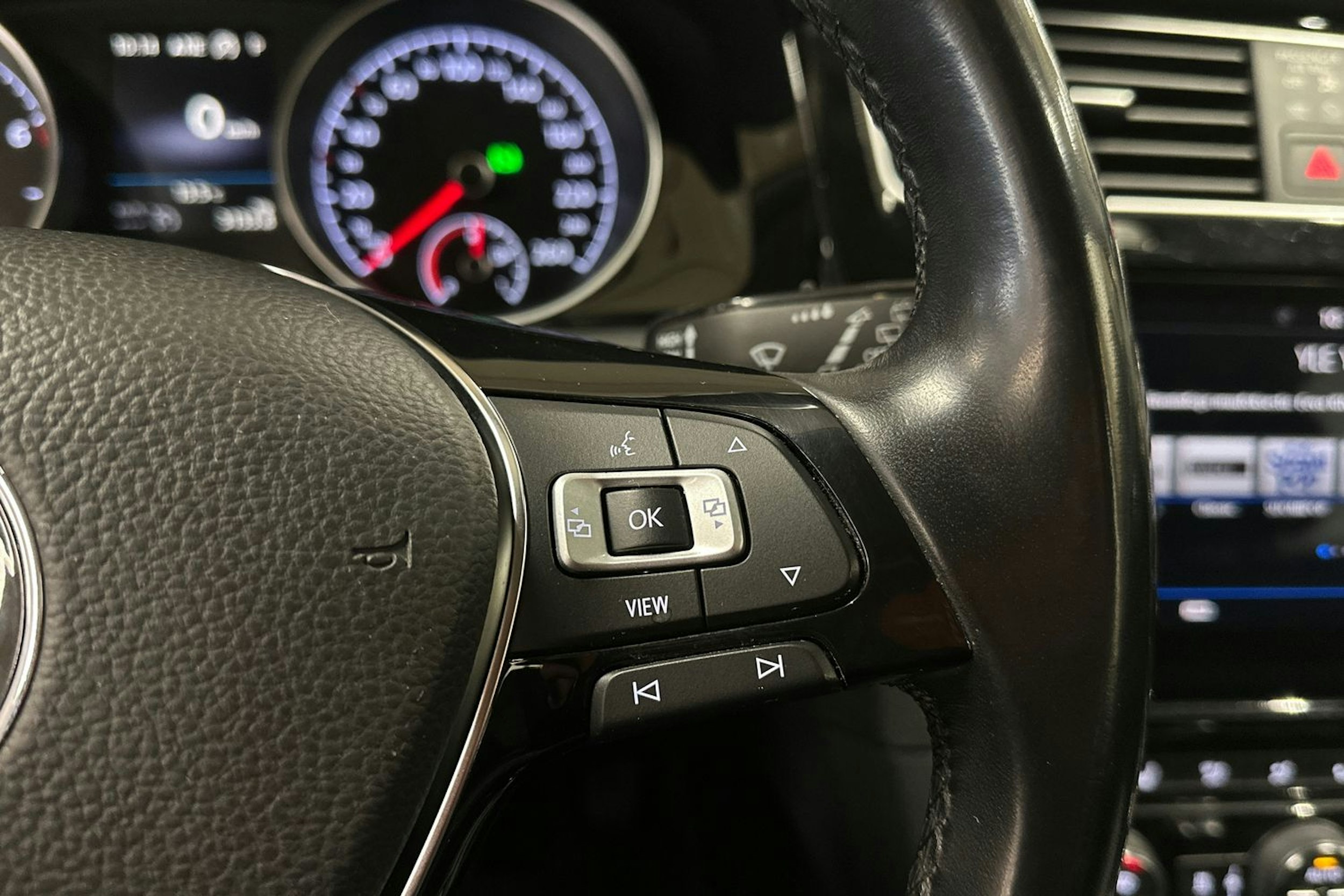 valkoinen Volkswagen Golf 2020 kuva 25.