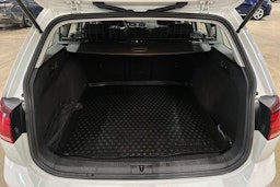 valkoinen Volkswagen Golf 2020 kuva 27.