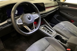 musta Volkswagen Golf 2021 kuva 7.