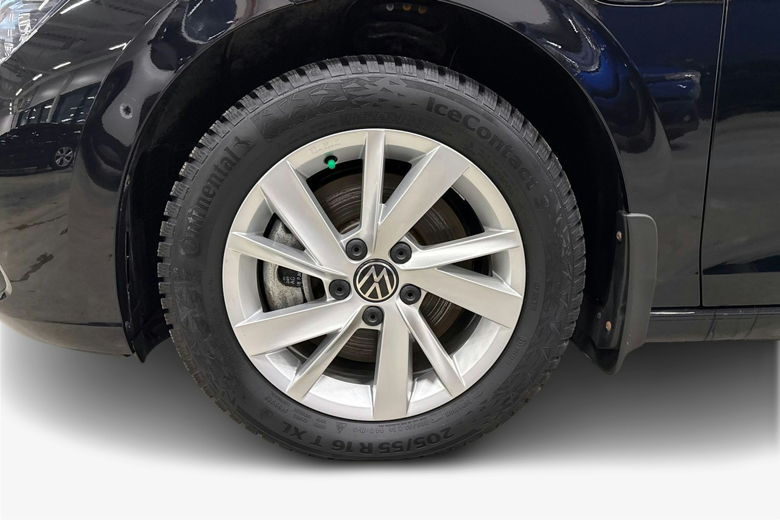 musta Volkswagen Golf 2021 kuva 11.